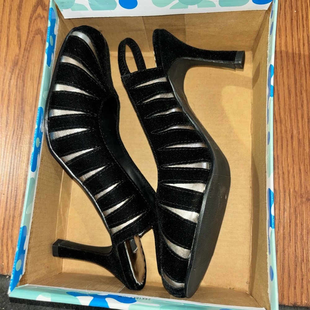 Chic Black Strappy Heels
